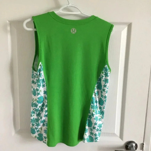 Lululemon Women's Green Floral Yoga Tank Top with Zipper Pockets, Size 10 - Picture 4 of 10